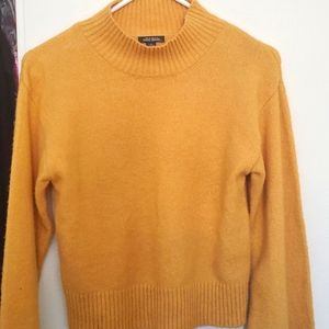 Light pumpkin color sweater